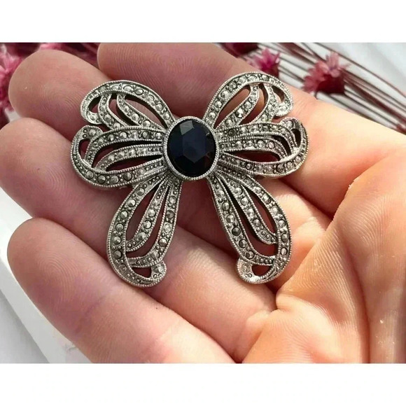Black onyx & Marcasite Sterling Silver Ribboned Bow Shaped Vintage Brooch Pin - Picture 4 of 6